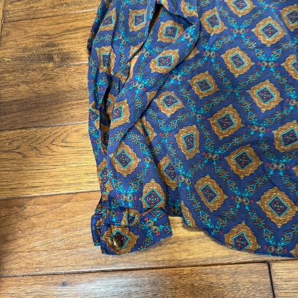 Geometric Vintage High-Neck Button Up Shirt - Picture 8 of 9